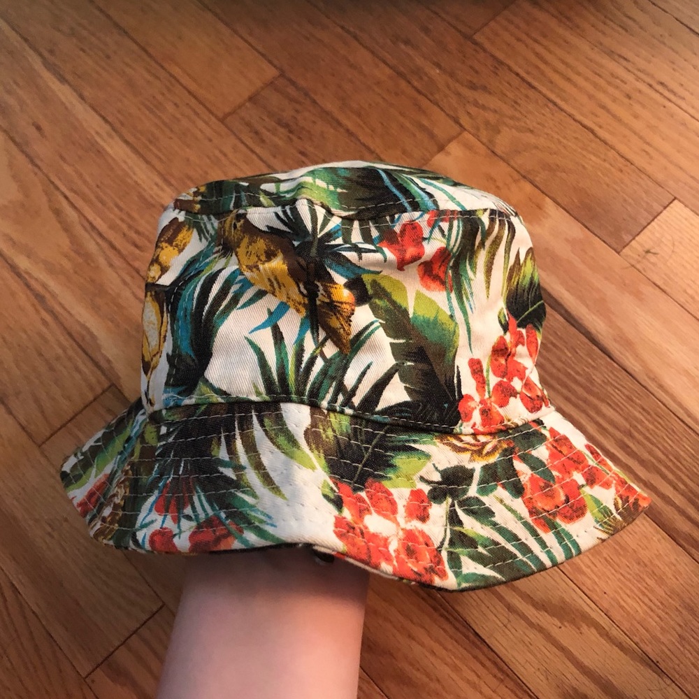 Bucket hat